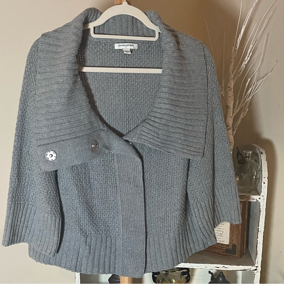 Banana Republic Sweaters - Banana Republic L Wool Blend Gray Cardigan.Hidden snap closures.3/4 bell sleeves